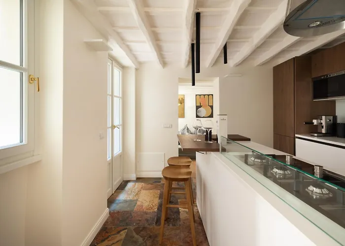 Elegance And Charm In Splendid Via Giulia *