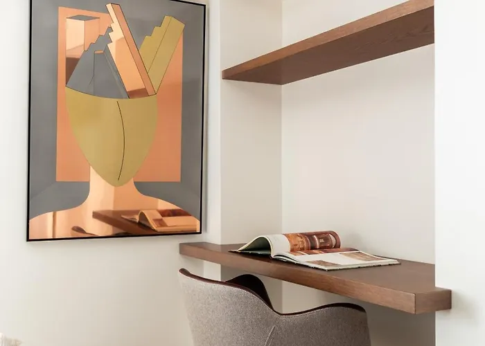Elegance And Charm In Splendid Via Giulia