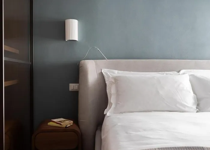Elegance And Charm In Splendid Via Giulia *