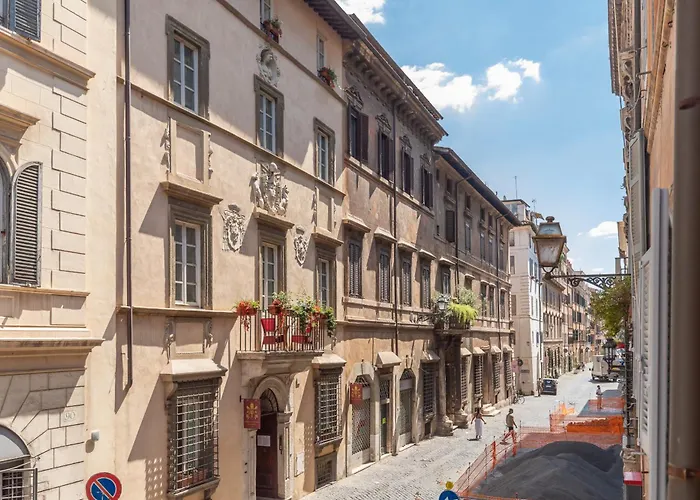 Elegance And Charm In Splendid Via Giulia